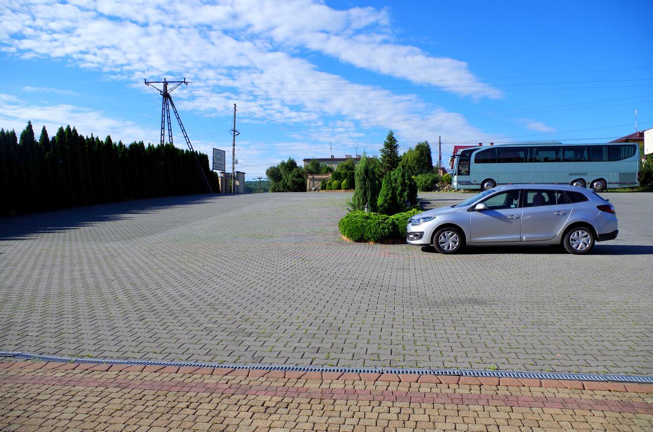 Dworek Emilli Wieliczka Exteriör bild