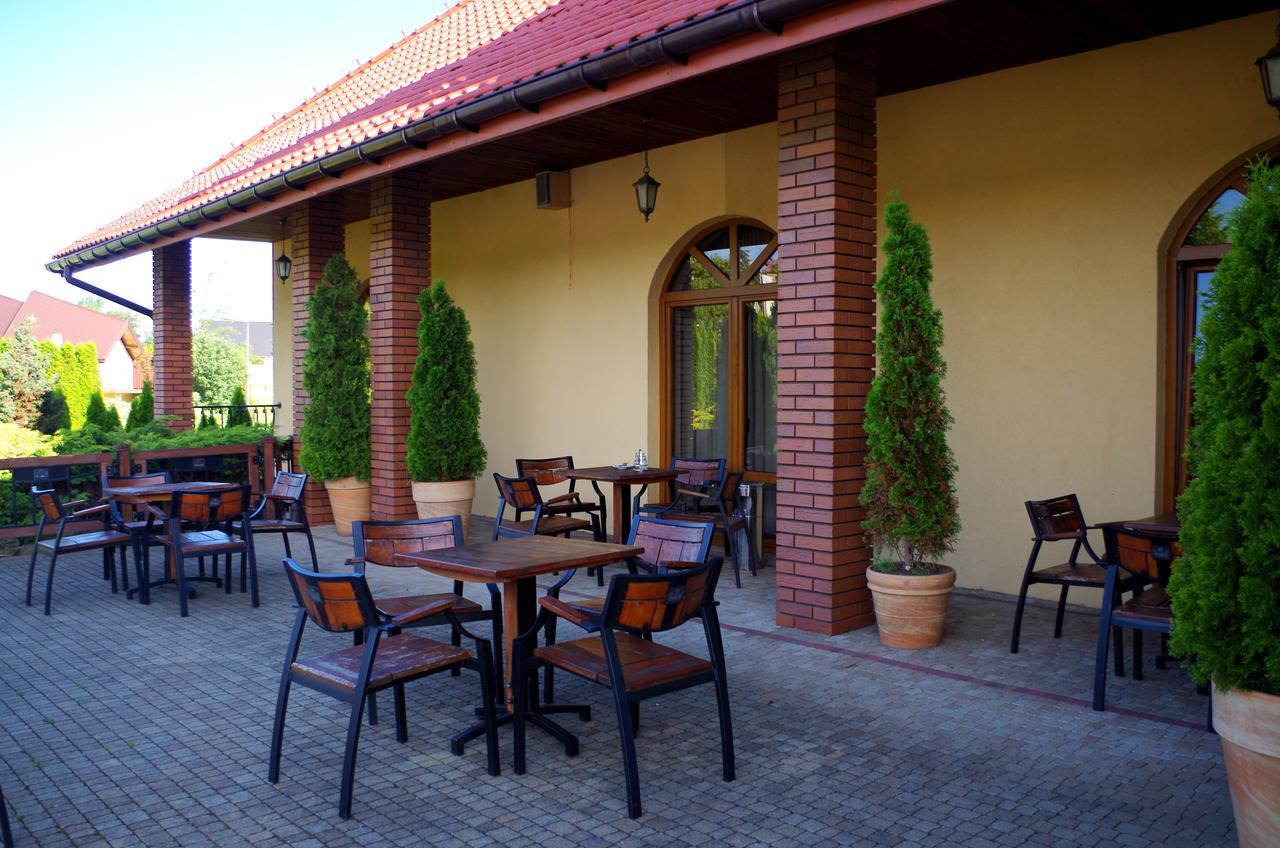 Dworek Emilli Wieliczka Exteriör bild